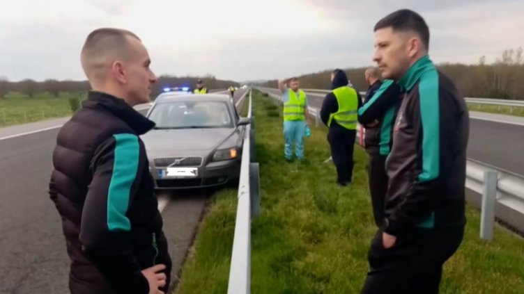 Футболни съдии спасиха живота на шофьор на АМ "Тракия"