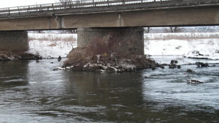Момиче скочи от мост в Сандански