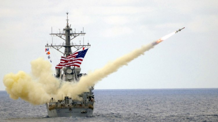 Американският миноносец пристига в Черно море утре