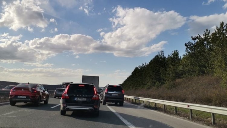 Вода заля АМ "Тракия" край Пловдив