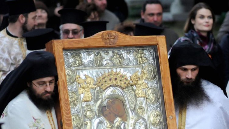 Чудотворна икона бе посрещната в Ловеч