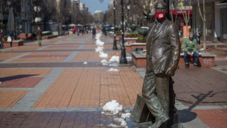 Носенето на маски задължително до 13 май