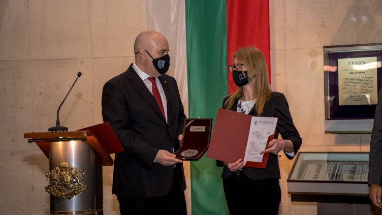 Наградиха варненски прокурори за участието им в разследването на контрабанда на 400 кг хероин