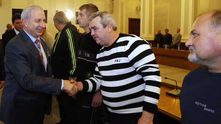 Премиерът  Герджиков  благодари на строителите ремонтирали „Ечемишка”