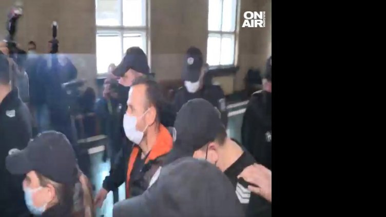 53-те млн. за "Хемус" прехвърляни, теглени кеш, диплени в чували... Къде са?