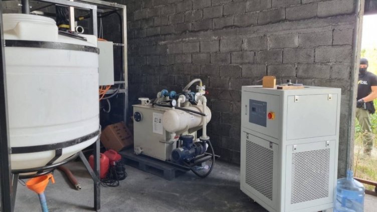 Трима нидерландци влизат в затвора у нас