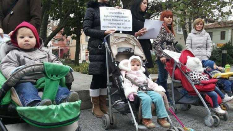 Майки настояват за активна демографска политика