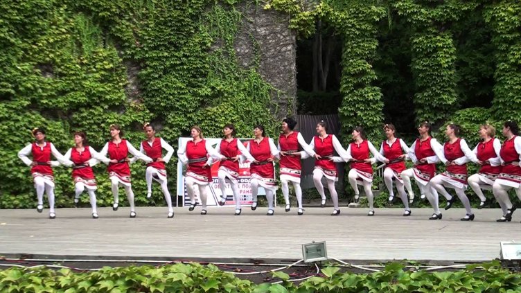 "На мегдана край морето" събира любители на фолклора