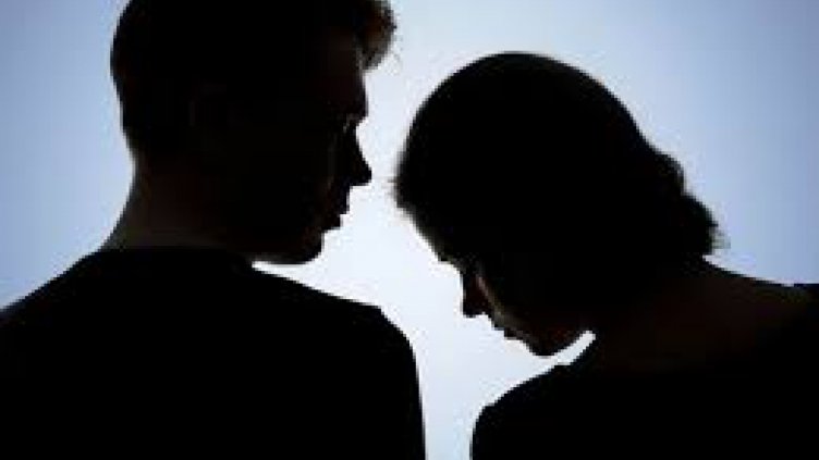 Патриархатът у нас още на мода, младите му се опъват