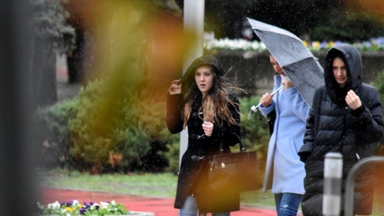 Седмицата започва с дъжд и сняг