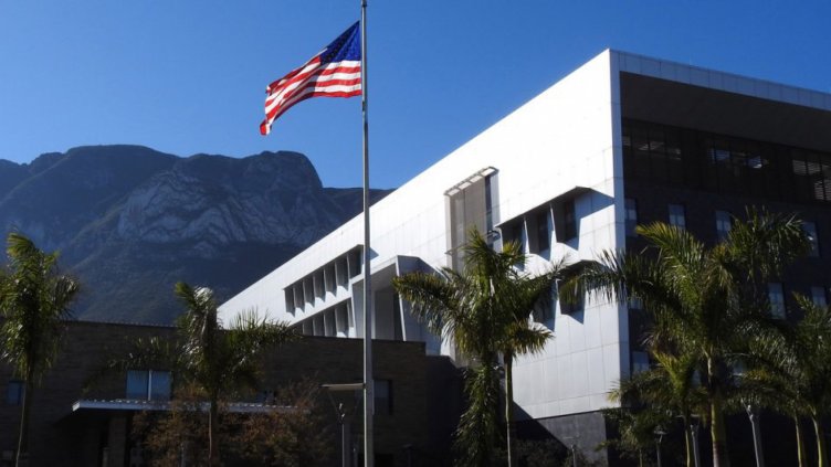 Въоръжен простреля служител на американско консулство в Мексико