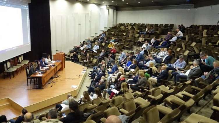 Силно фрагментиран Общински съвет във Варна на база 44% обработени протоколи