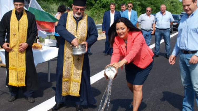 Министър Павлова откри нова отсечка между Свиленград до Капитан Андреево