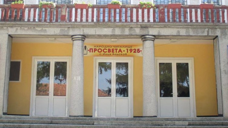 Читалищна работничка спипа крадец