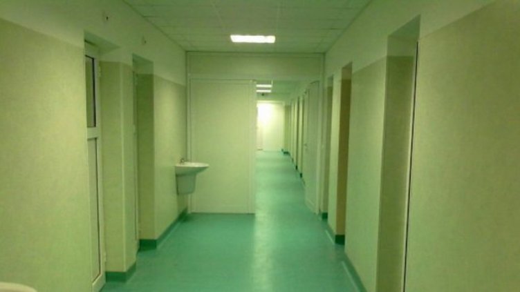 Мъж скочи от 8 етаж на болница, загина на място