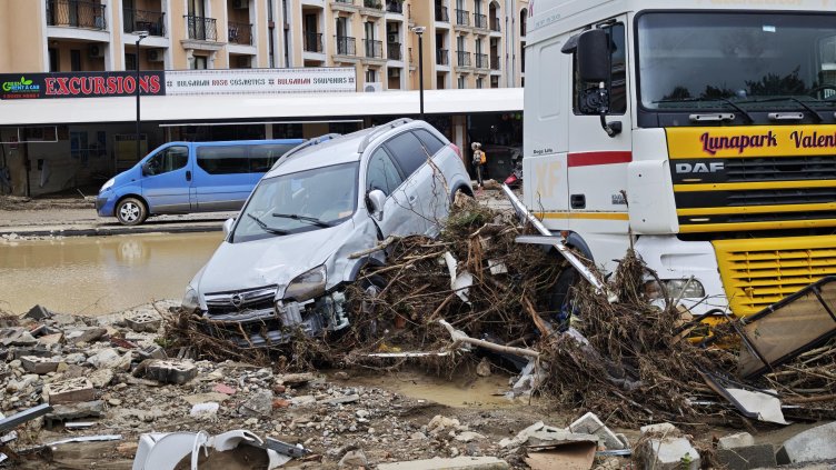 Отпуснаха по 3000 лв. допълнителни помощи за пострадалите от наводненията