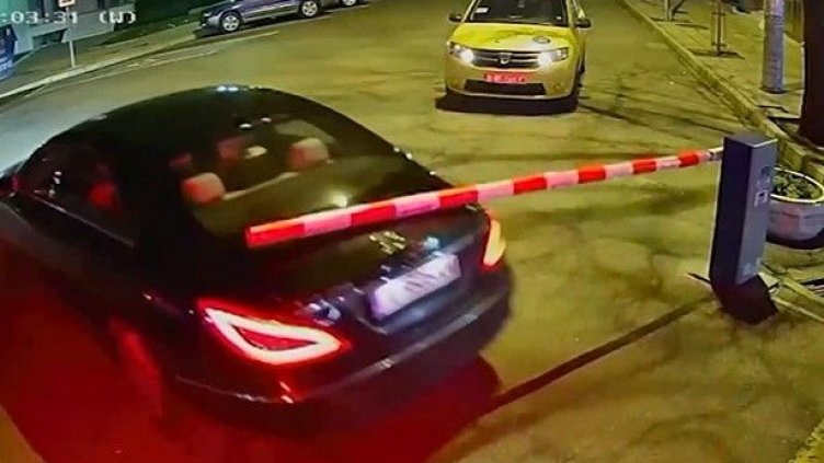 2, 3, 5 лв. Що да ги дам? Със скъпи коли през бариера, "пестят" от паркинг