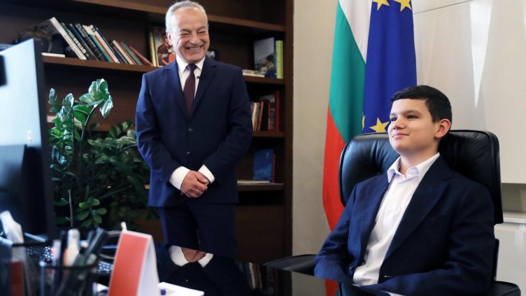 Премиерът Гълъб Донев: Вярвам, че България може да има открито и честно управление