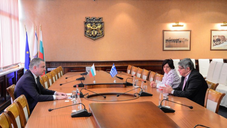 Посланикът на Гърция: Трябва да развиваме транспортните връзки Варна- Кавала