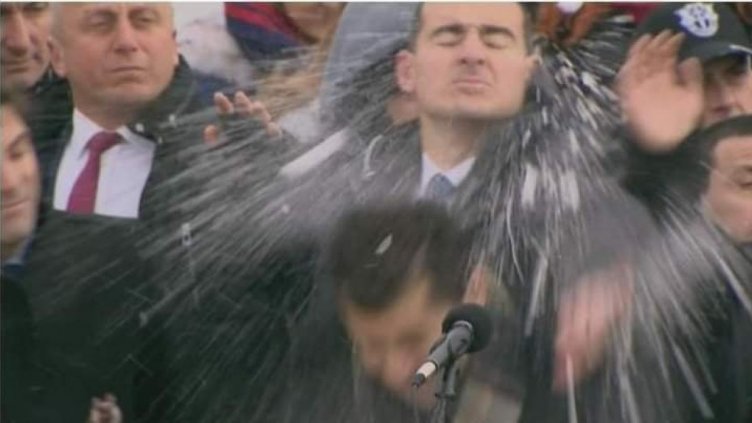 Радев се опъна и сопна на Петков: НСО да ти ринат снега, оставки ли?