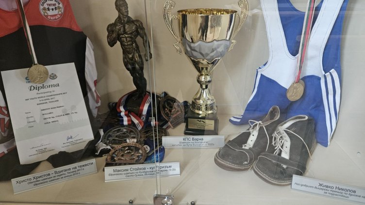 Олимпийски реликви и Царска футболна купа показва музеят на спорта във Варна (СНИМКИ)