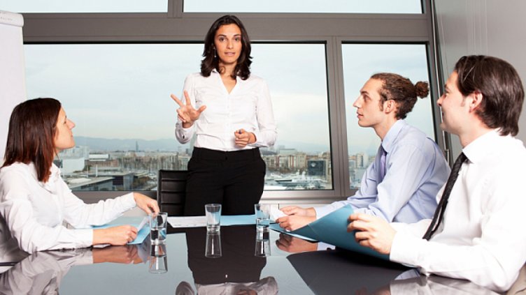 Всяка трета българка заема ръководен пост