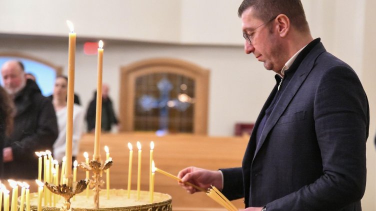 Мицкоски отказа да впише България в Конституцията