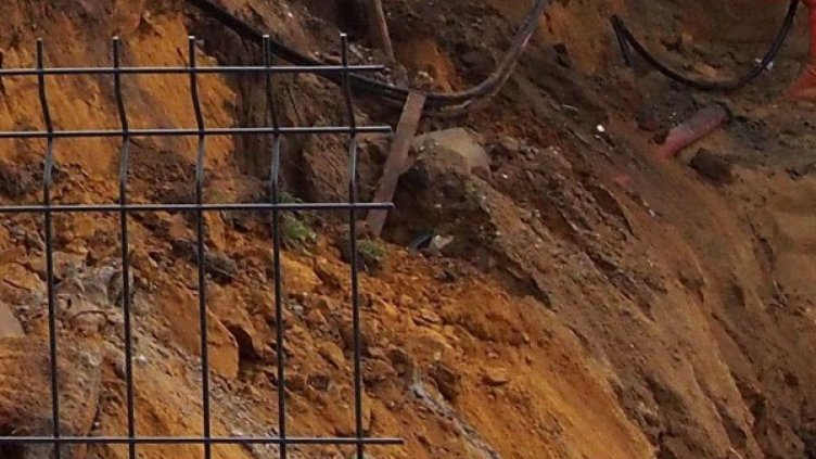 24-годишен мъж загина затрупан от камион и земя в Исперих