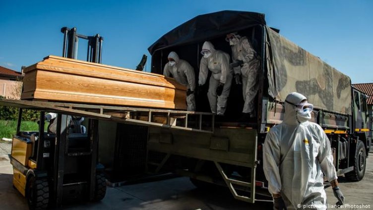 Нов черен COVID-рекорд: Светът отчете най-високата смъртност от началото на пандемията