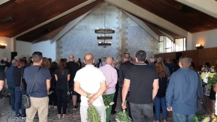 Изпратиха в последния им път загиналите в Царево съдия Москова и дъщеря й д-р Йорданова