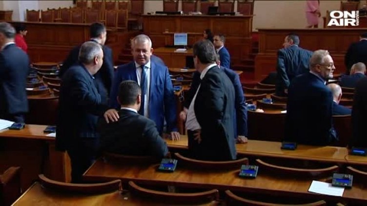 Депутатите ограничават дейността на ЧСИ-тата