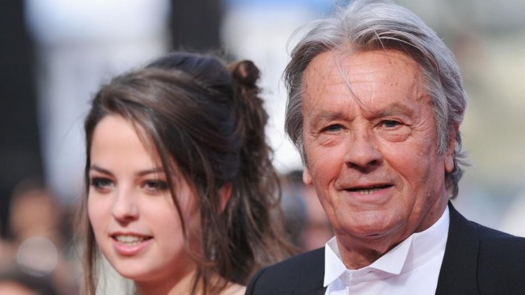 Щерката на Ален Делон съди братята си 