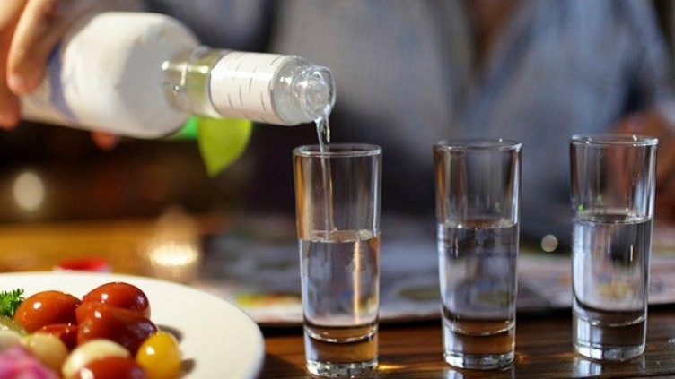 Българските домакинства харчат 1,7% от бюджета си за алкохол