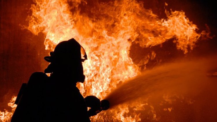 Горя автомивка във Варна