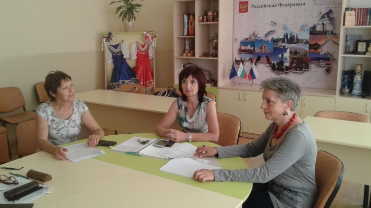 Д-р Стоянка Почеканска –главен експерт по руски език в МОН, Албена Павлова -директор на СУ &quot;Гео Милев&quot; и Румяна Тодорова - главен учител по руски език