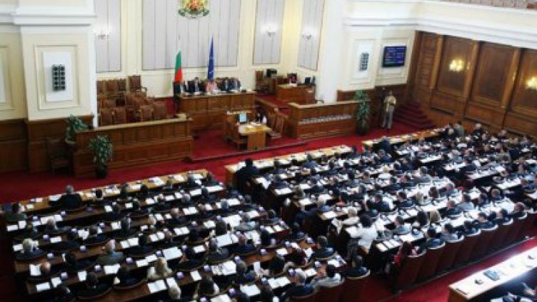 Депутатите ни се сдружават с екзотични и конфликтни страни