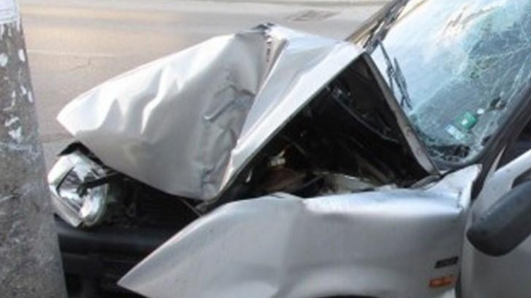 Варненка с 2 промила в кръвта удари колата си в стълб