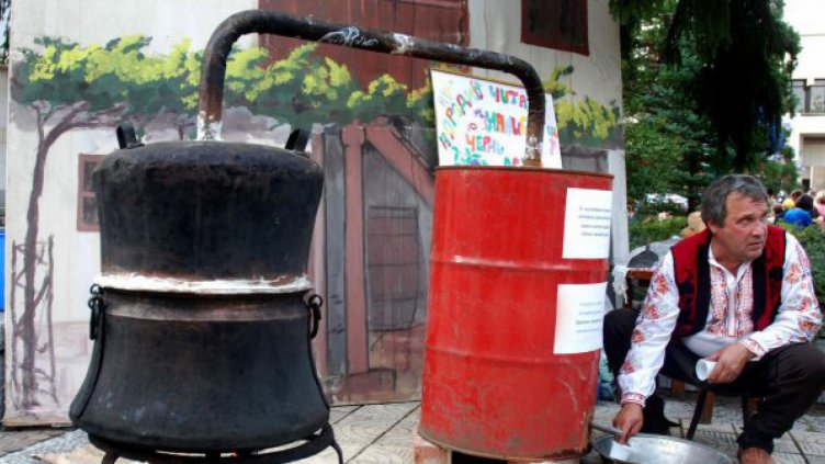 Казаните за ракия минават под контрола на кметовете