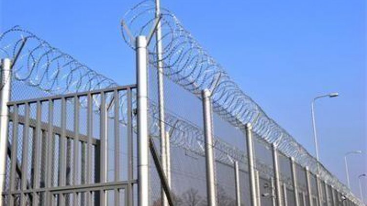 7 затворници се гаврили с педофил в пловдивския затвор