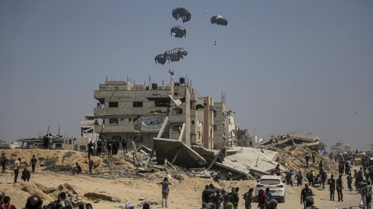 Самолети хвърлиха 25 тона помощ над Газа