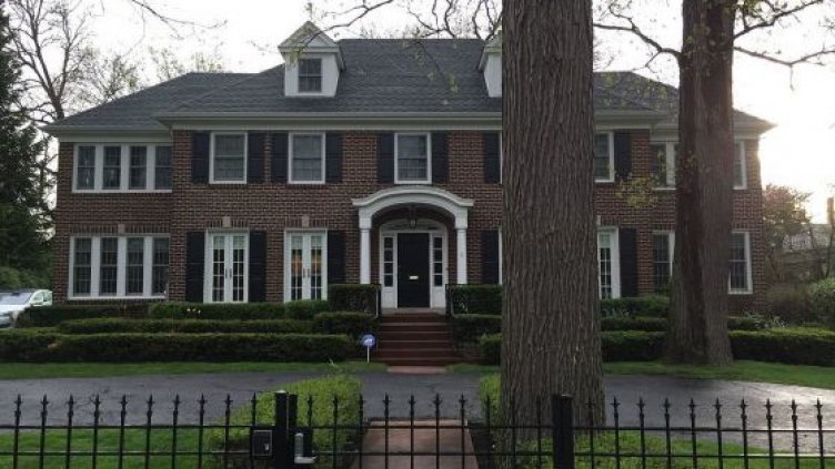 Продават къщата от комедията "Сам вкъщи"