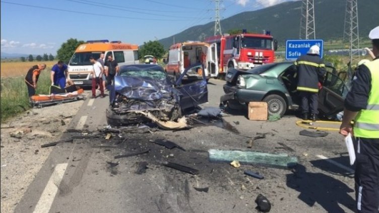 Ад на пътя взе две жертви