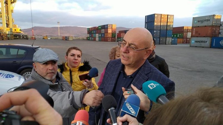 От Варна към Италия потеглят още 54 контейнера с отпадъци (СНИМКИ)