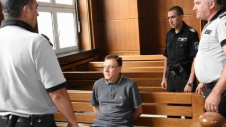 Мъжът, застрелял съпругата си: Издържах я, а тя само пиеше