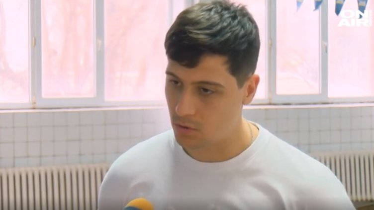 Млад мъж се готви да преплува Черно море