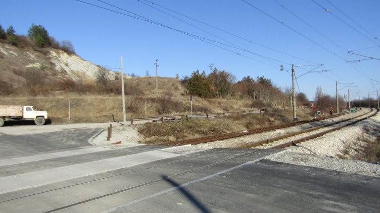 Спират преминаването на влакове и коли през ЖП прелез край гара Варна заради ремонт