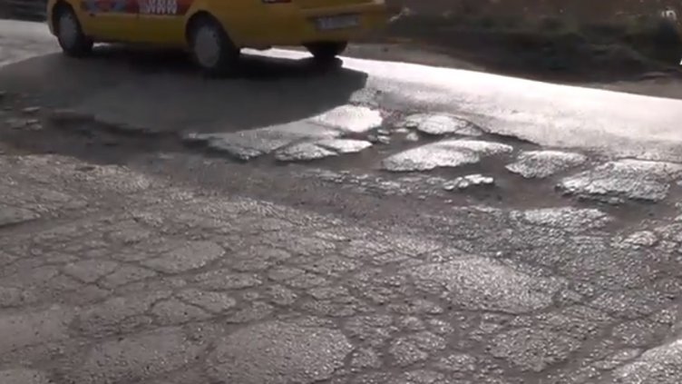 Дупка, яма, кратер... адският път към пристанищен терминал Варна–Запад