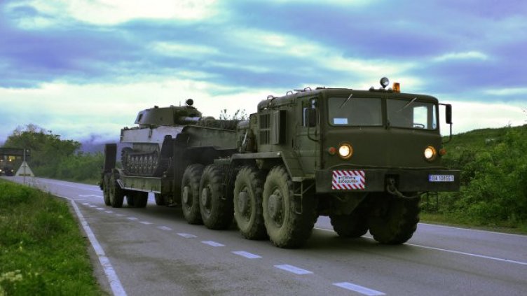 Личен състав и военна техника тръгват по пътищата на страната