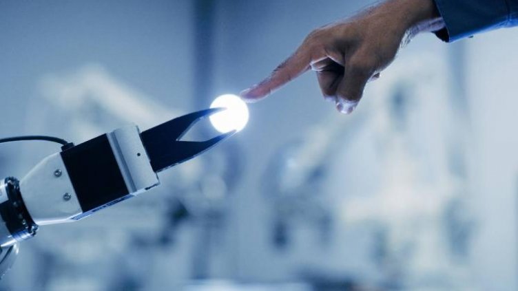 Робот смаза работник, след като го обърка със зарзават