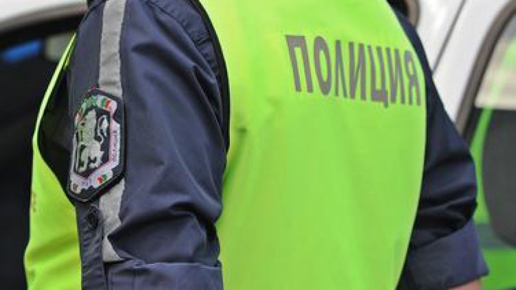Пътна полиция проверява за колани и застраховки